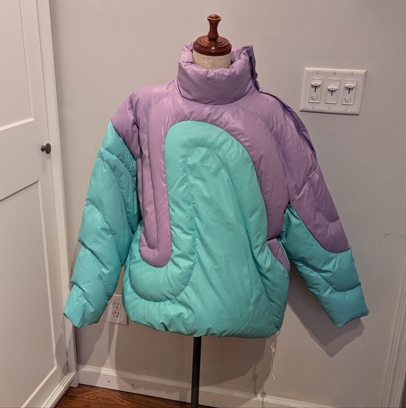 NWT AELFRIC EDEN Size M Irregular Split Weightless Puff Jacket Purple/Green - Picture 1 of 7